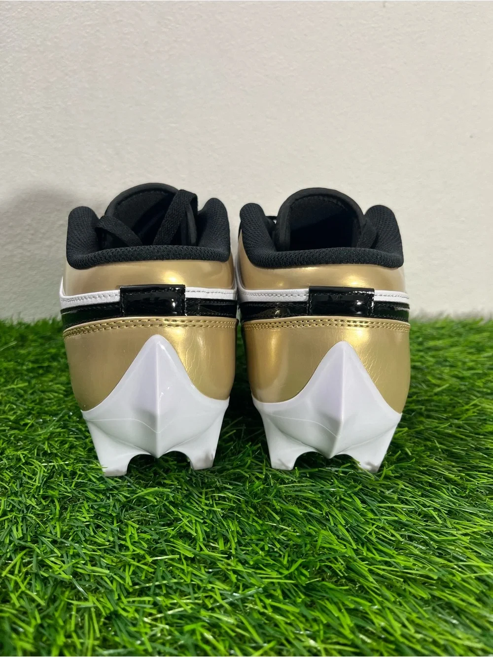 Nike Air Jordan 1 Low TD Football Cleats Men's Size 9 Gold Black FJ6245-701